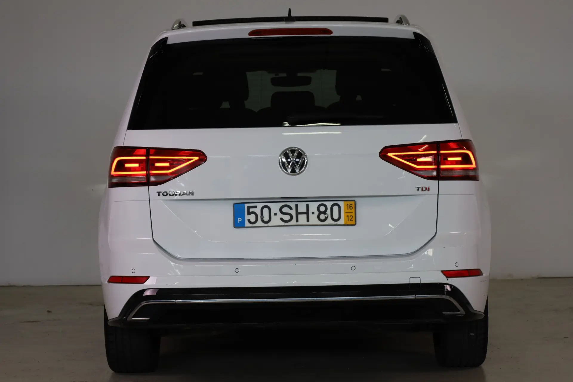 Volkswagen Touran 1.6 TDI R-Line DSG 19