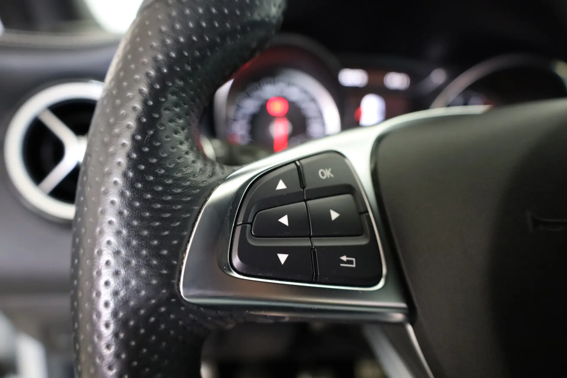 Mercedes-Benz GLA 180 Edition 1 25