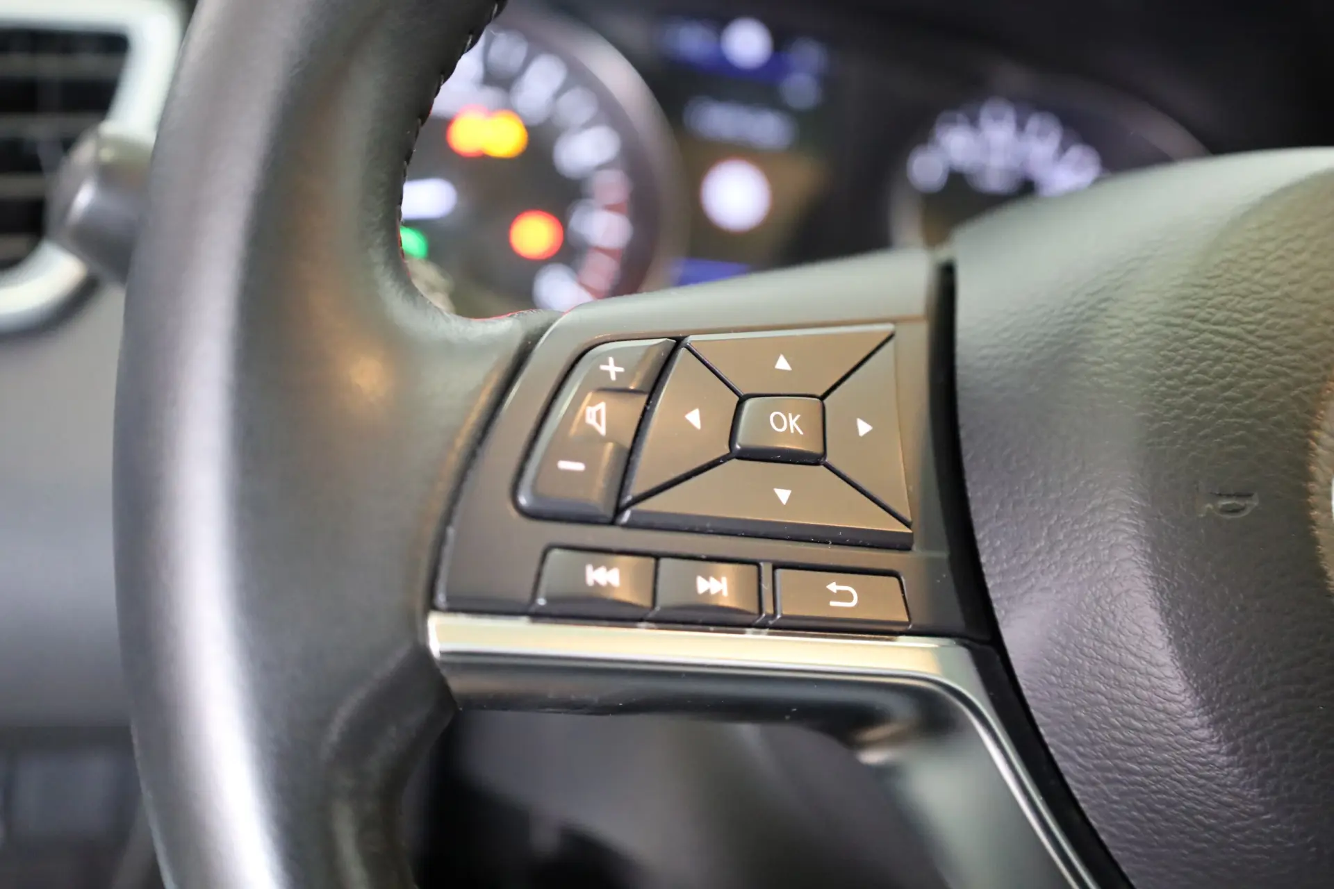 Nissan Qashqai 1.3 DIG-T N-Connecta LED+TT+SKY 34