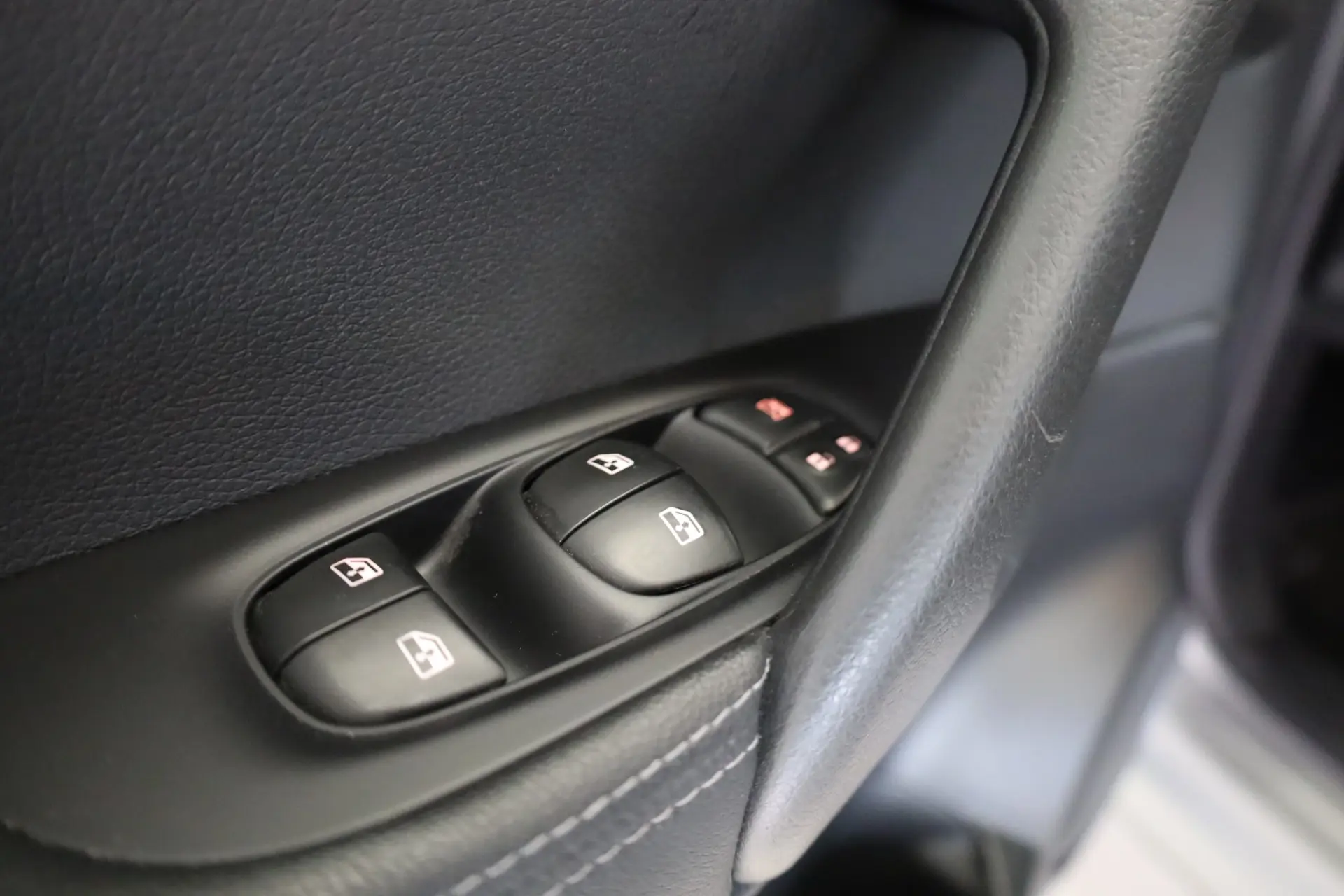 Nissan Qashqai 1.3 DIG-T N-Connecta LED+TT+SKY 38