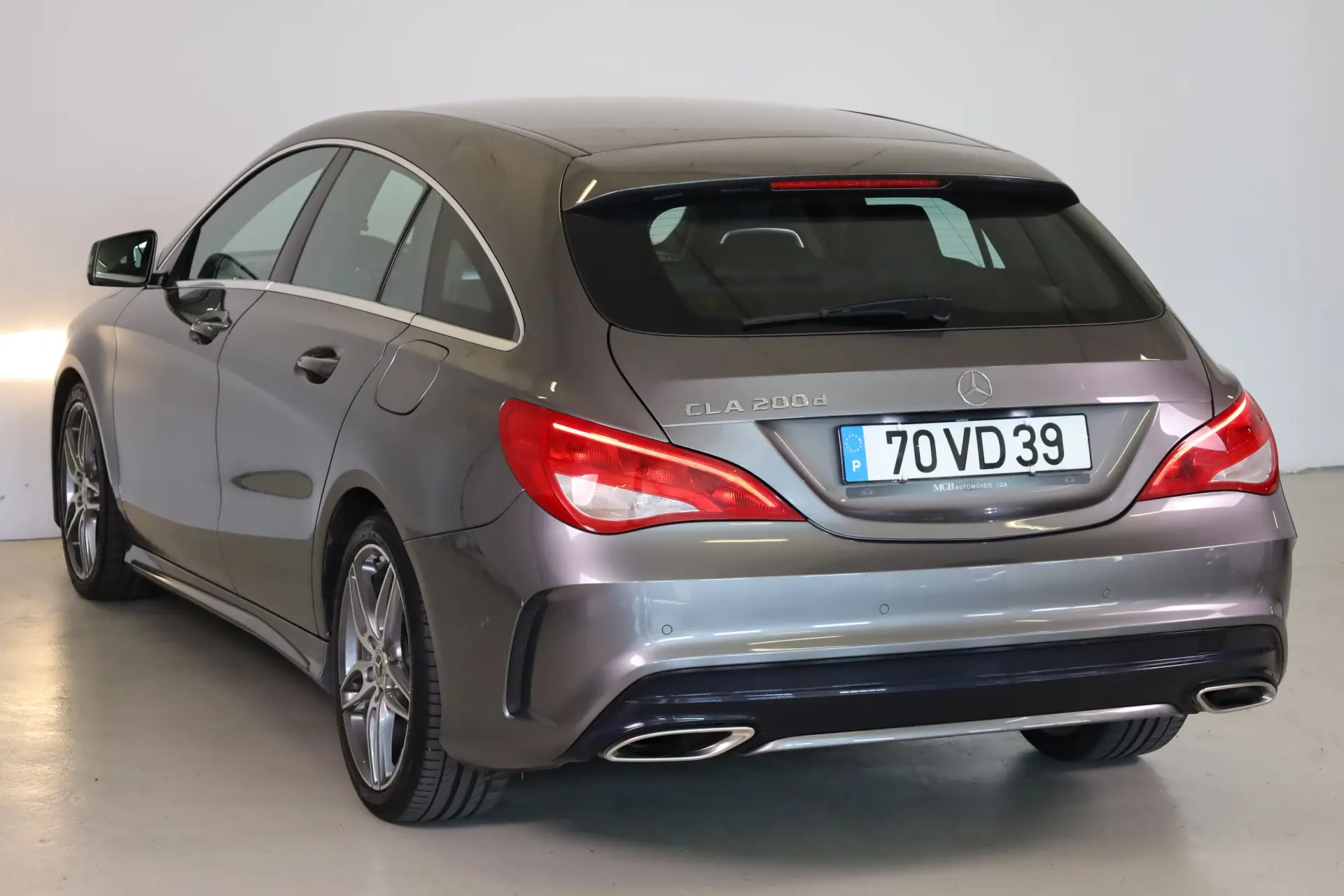 Mercedes-Benz CLA 200 d Shooting Brake AMG Line Aut. 16