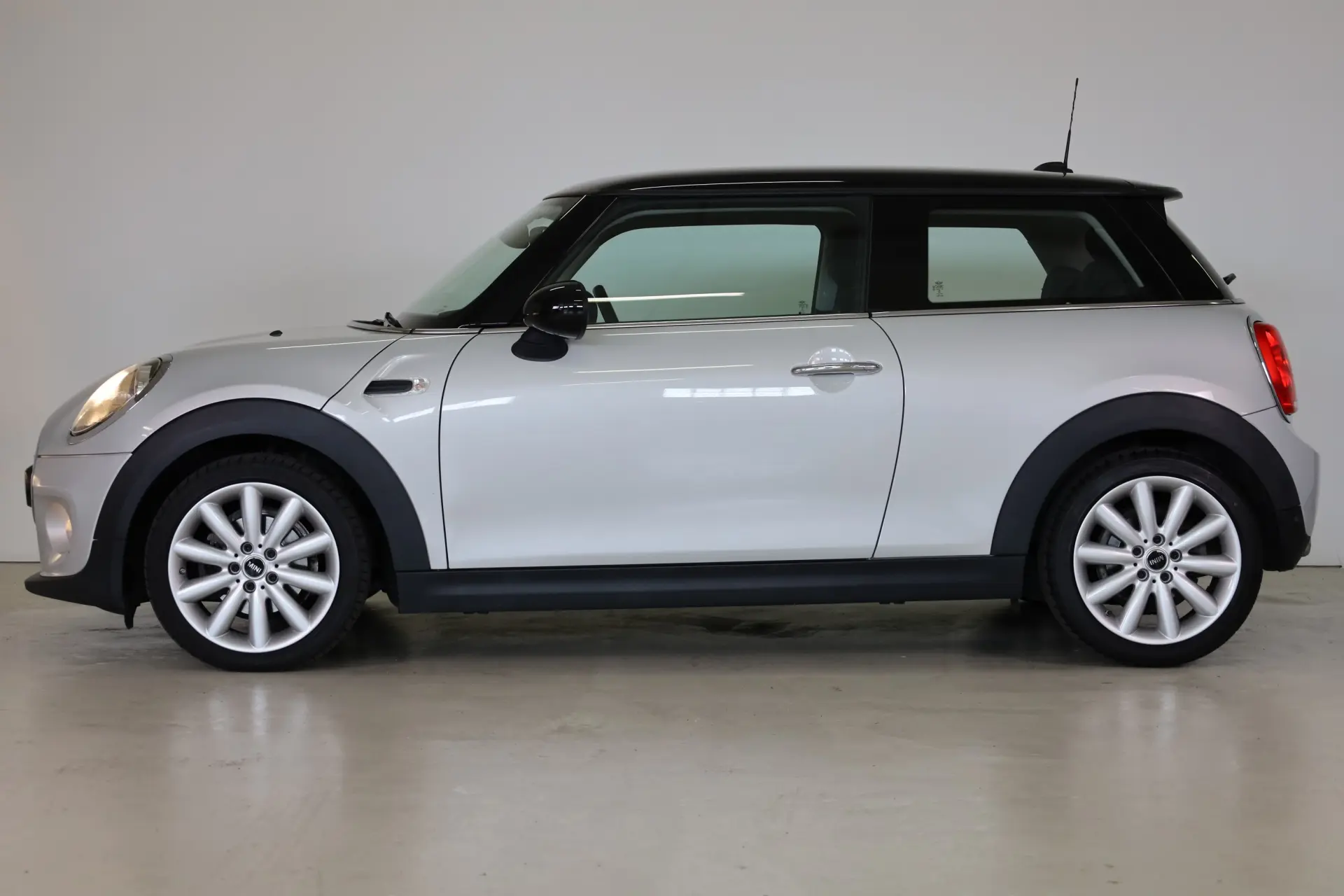 MINI 3 Portas Cooper D 4