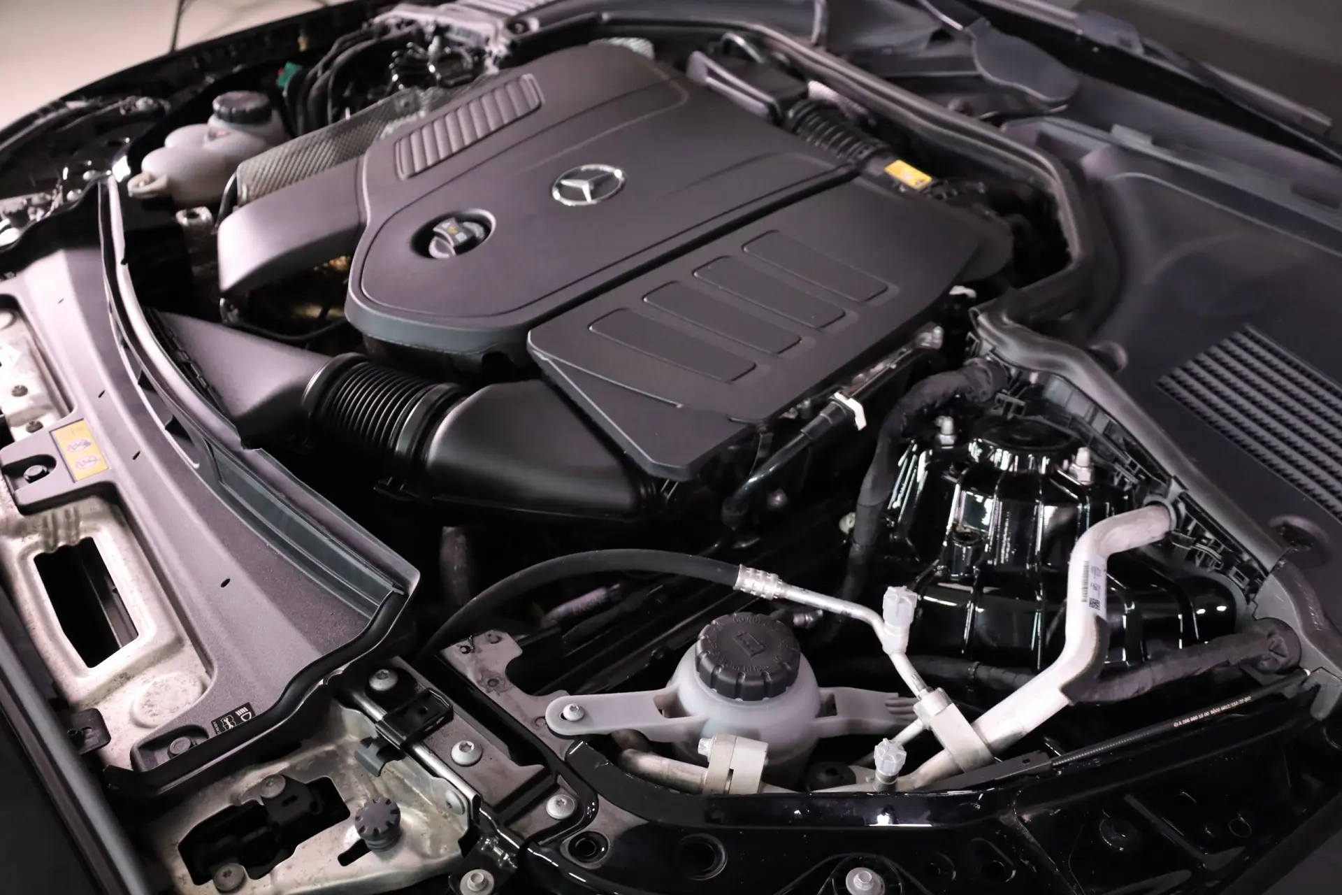 Mercedes-Benz C 300 e T 9G-TRONIC Avantgarde 8