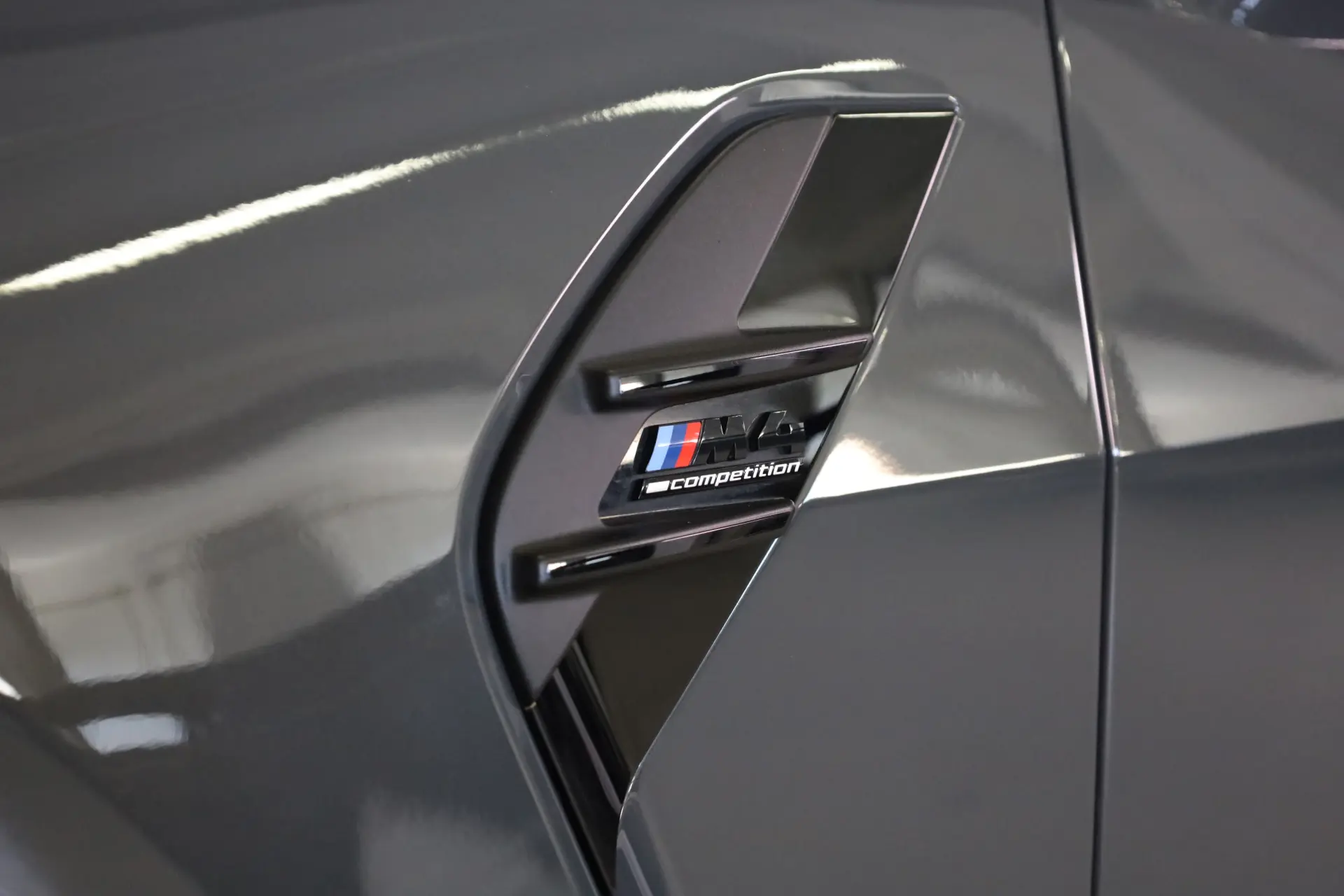 BMW M4 Competition xDrive 14