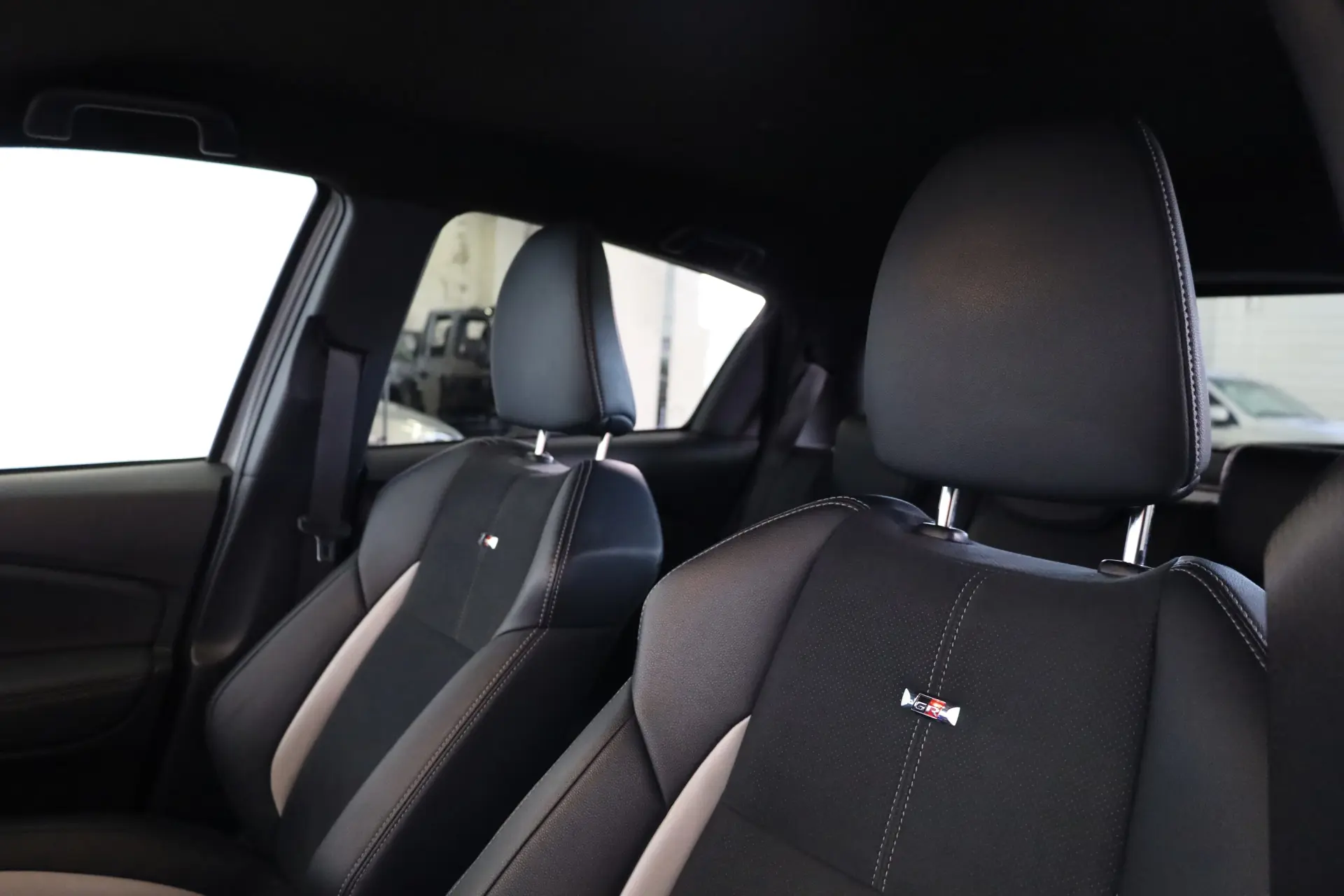 Toyota Yaris 1.5 HSD GR Sport 26
