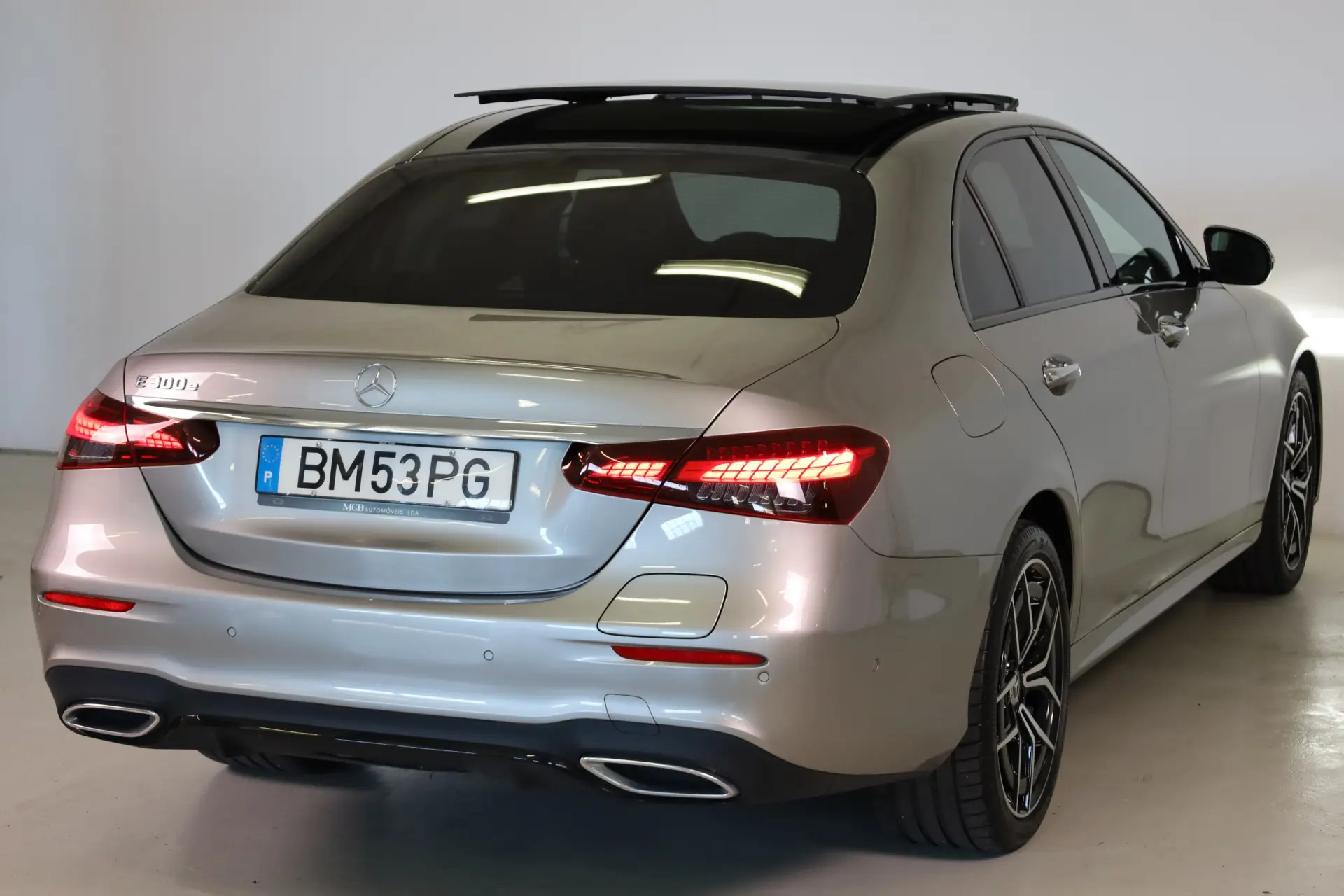 Mercedes-Benz E 300 e AMG Line 26
