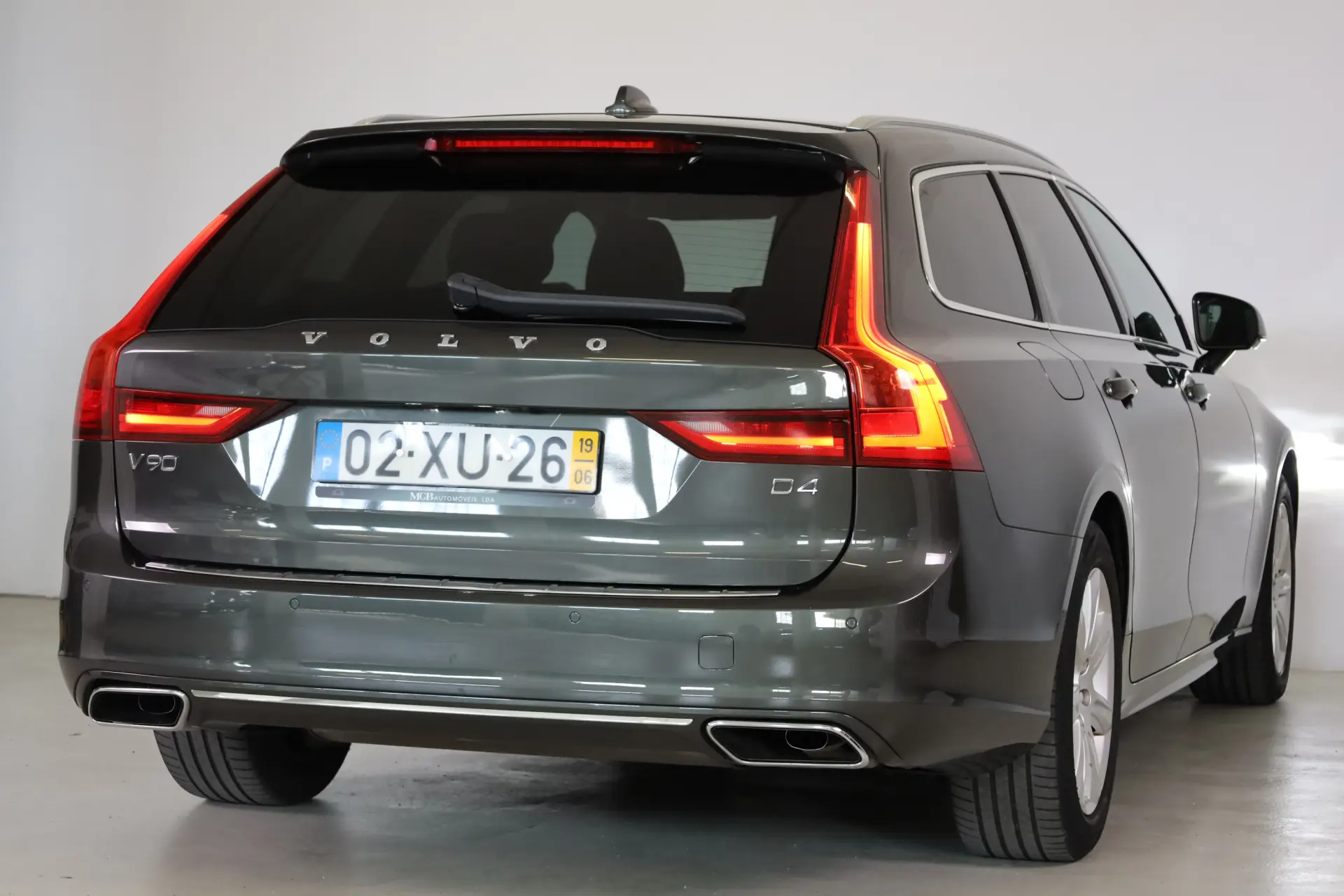Volvo V90 2.0 D4 Momentum Plus Geartronic 18