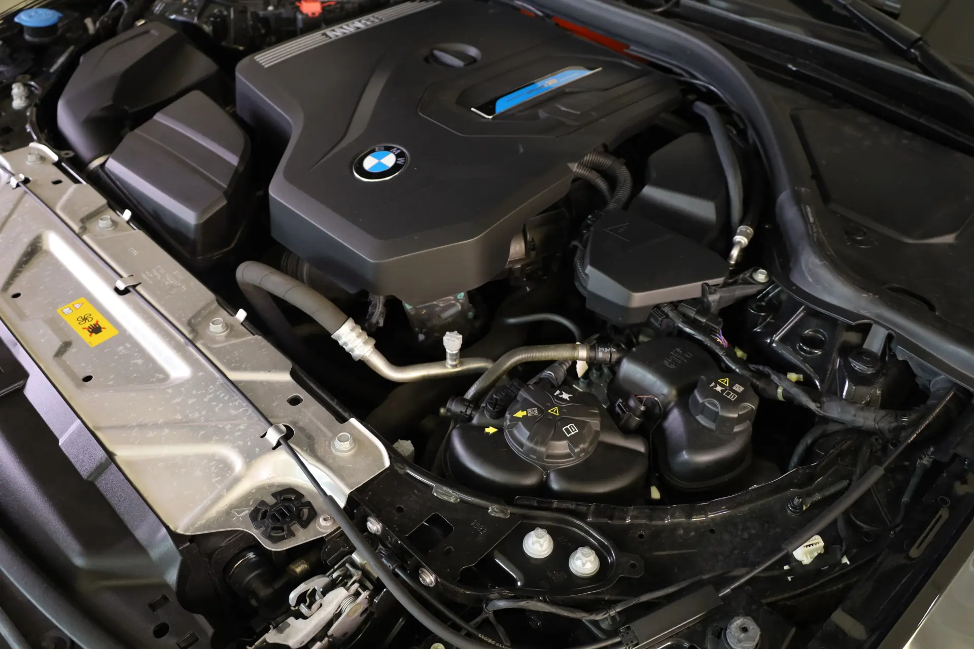 BMW 330 e Pack Desportivo M Auto 10