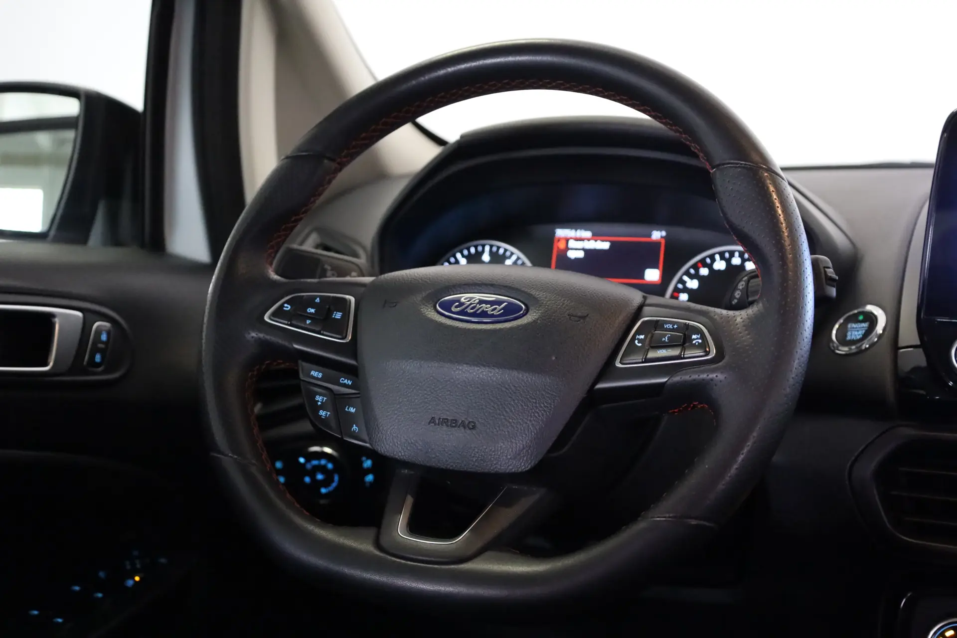 Ford EcoSport 1.0 EcoBoost ST-Line Plus 25