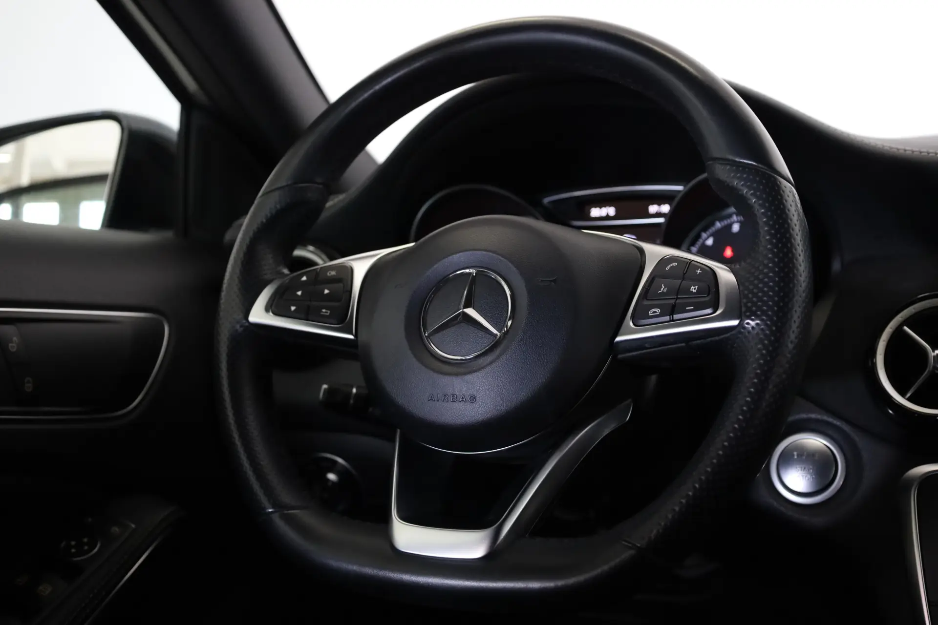 Mercedes-Benz GLA 180 Edition 1 24