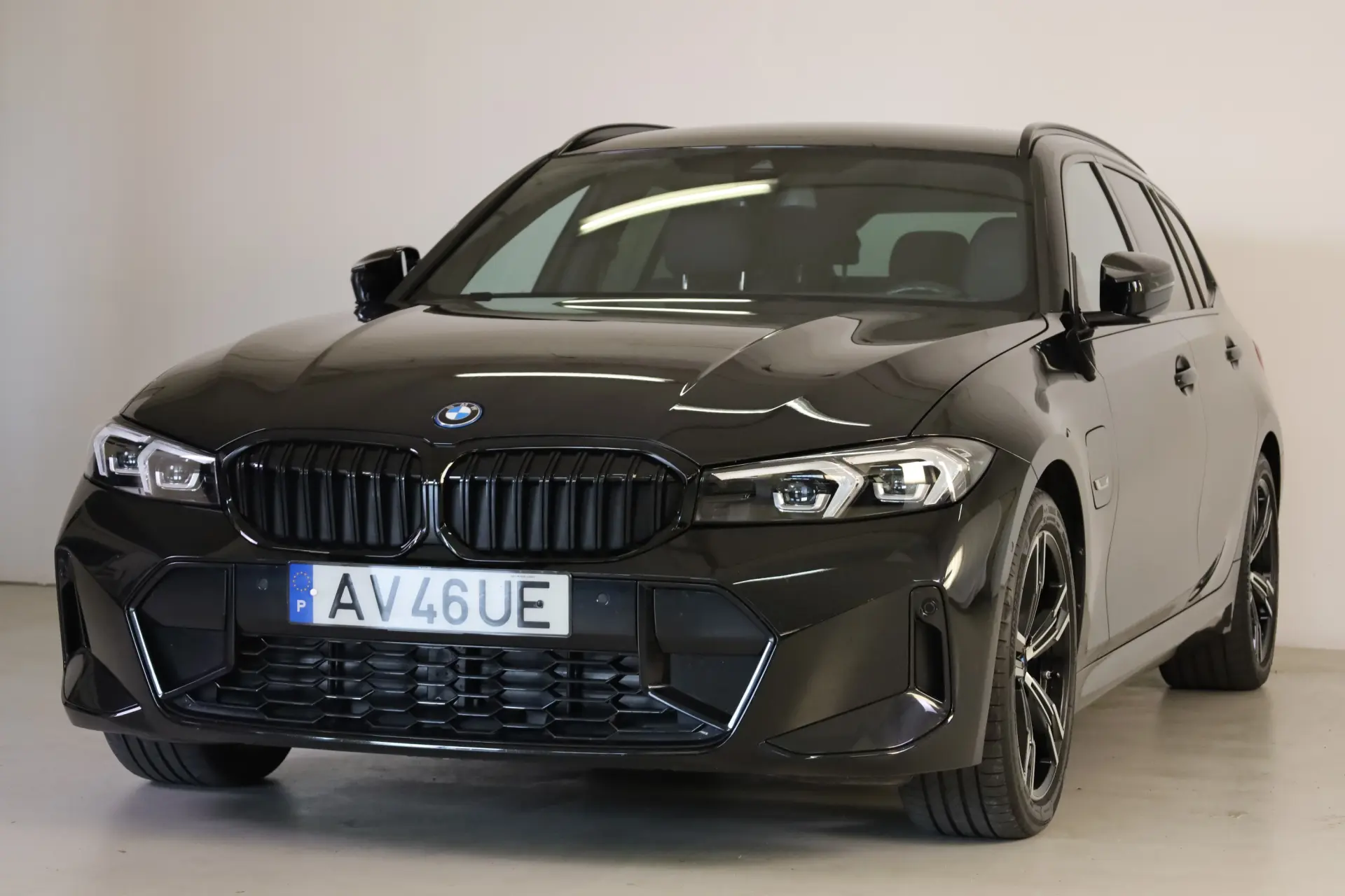 BMW 330 e Pack Desportivo M Auto 3