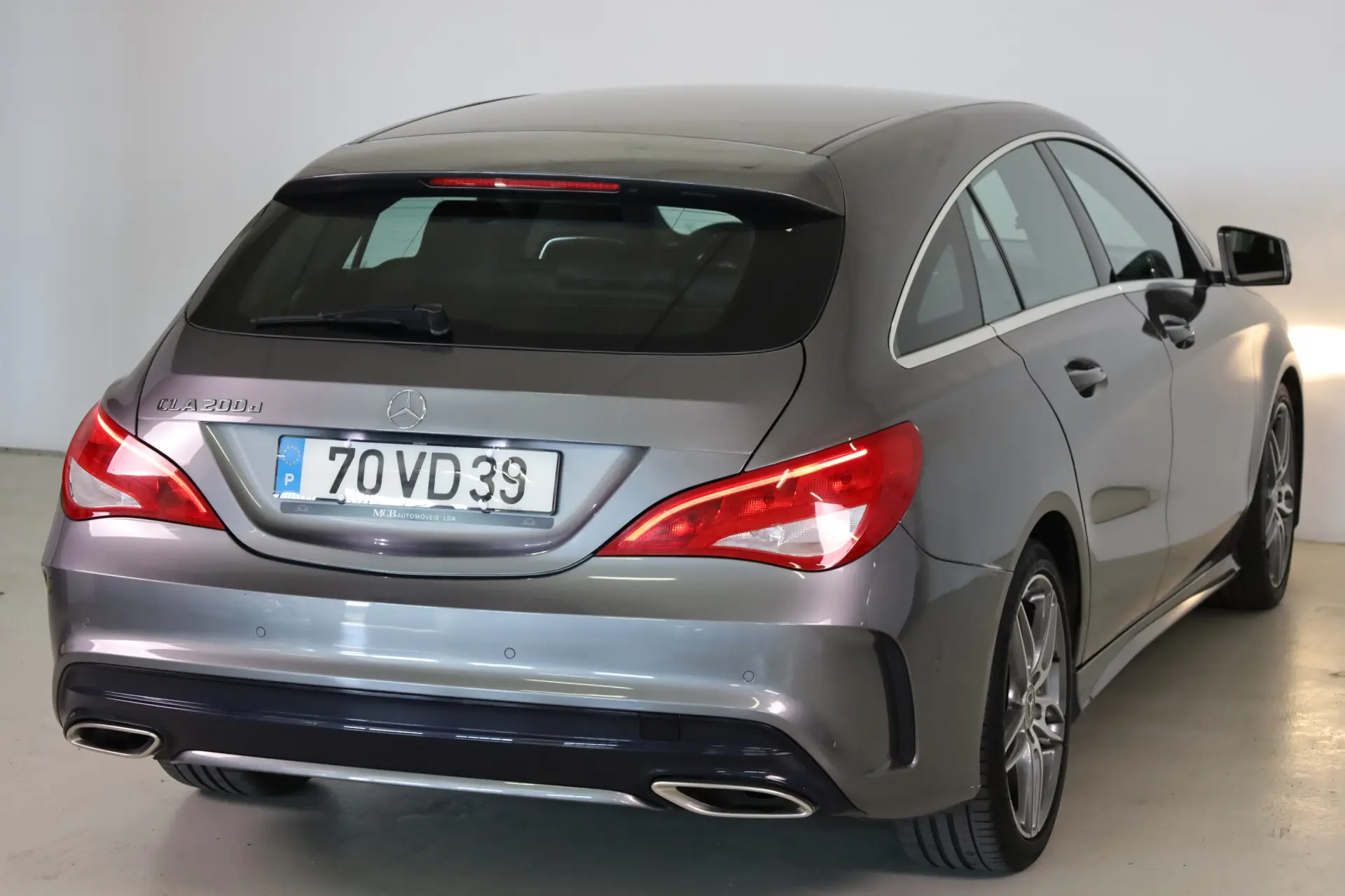 Mercedes-Benz CLA 200 d Shooting Brake AMG Line Aut. 21