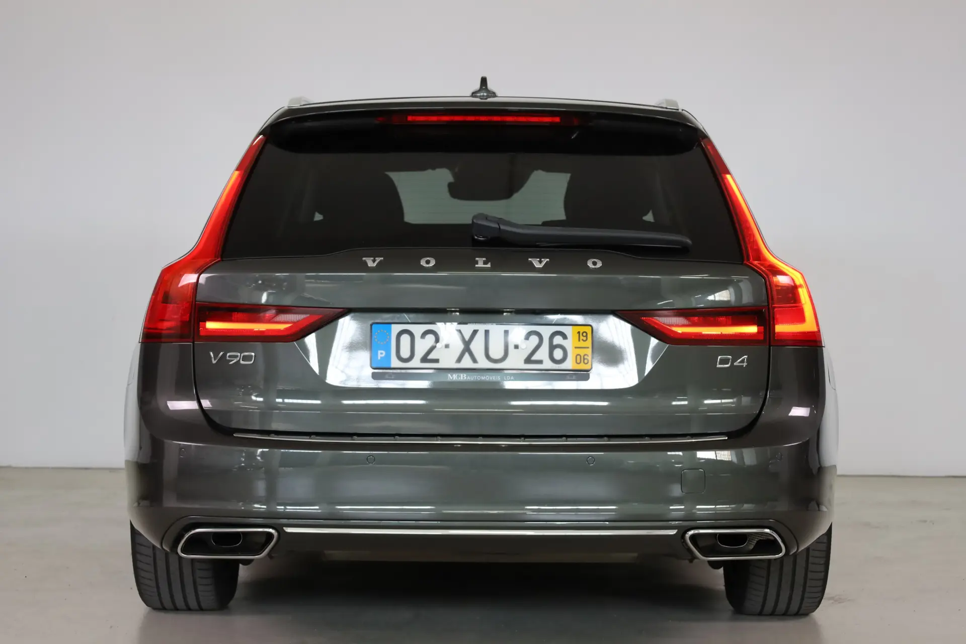 Volvo V90 2.0 D4 Momentum Plus Geartronic 16