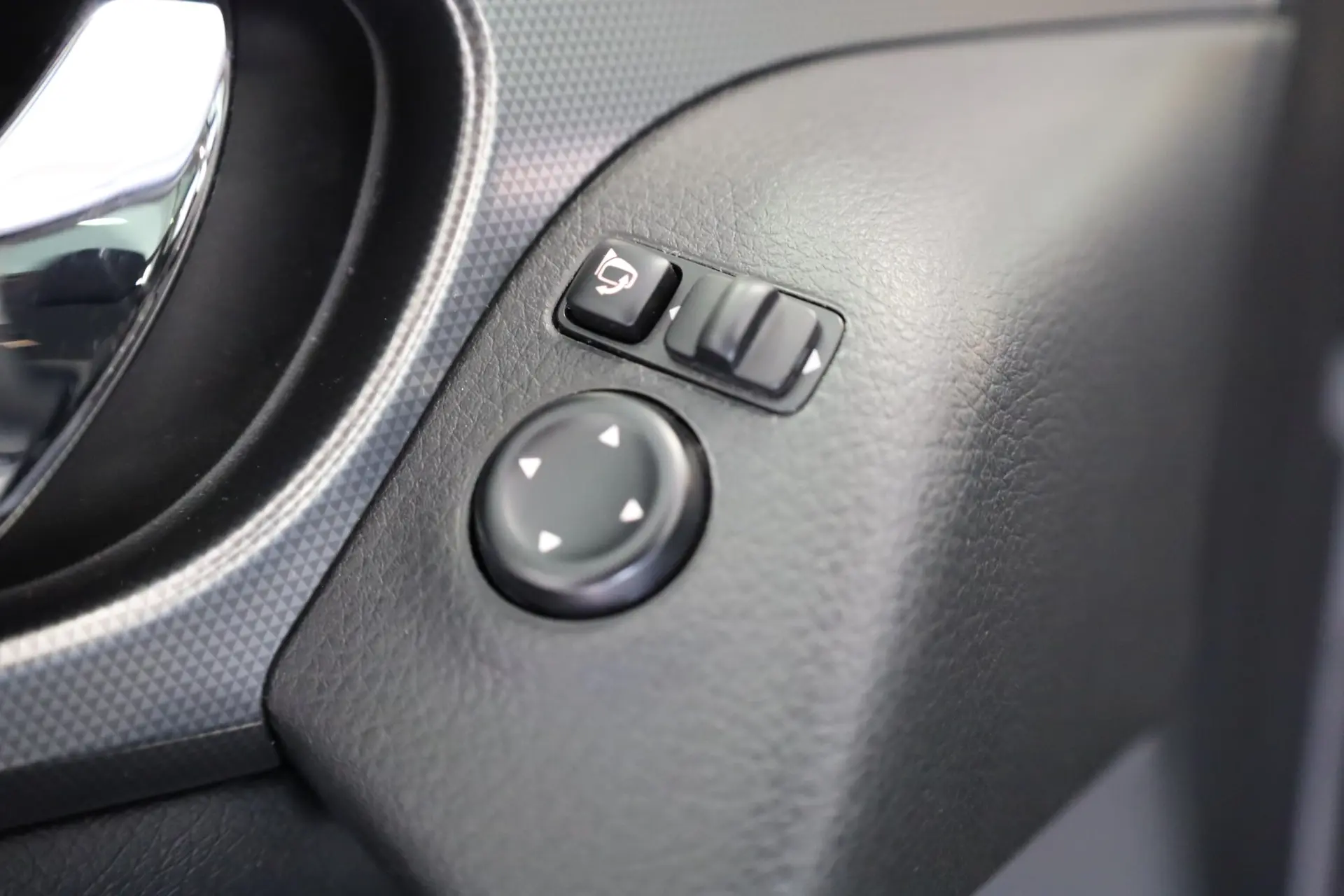 Nissan Qashqai 1.3 DIG-T N-Connecta LED+TT+SKY 39