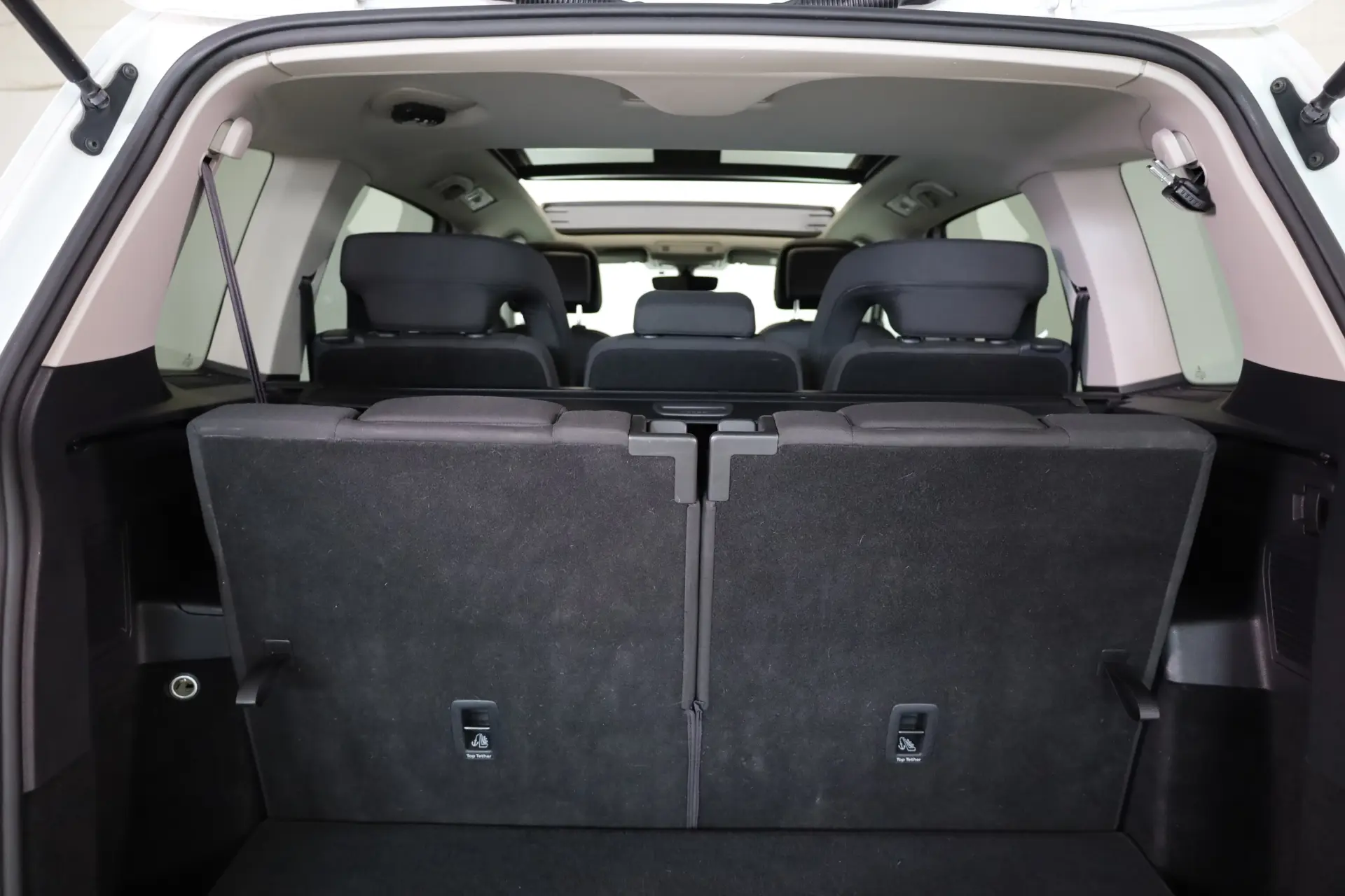 Volkswagen Touran 1.6 TDI R-Line DSG 21