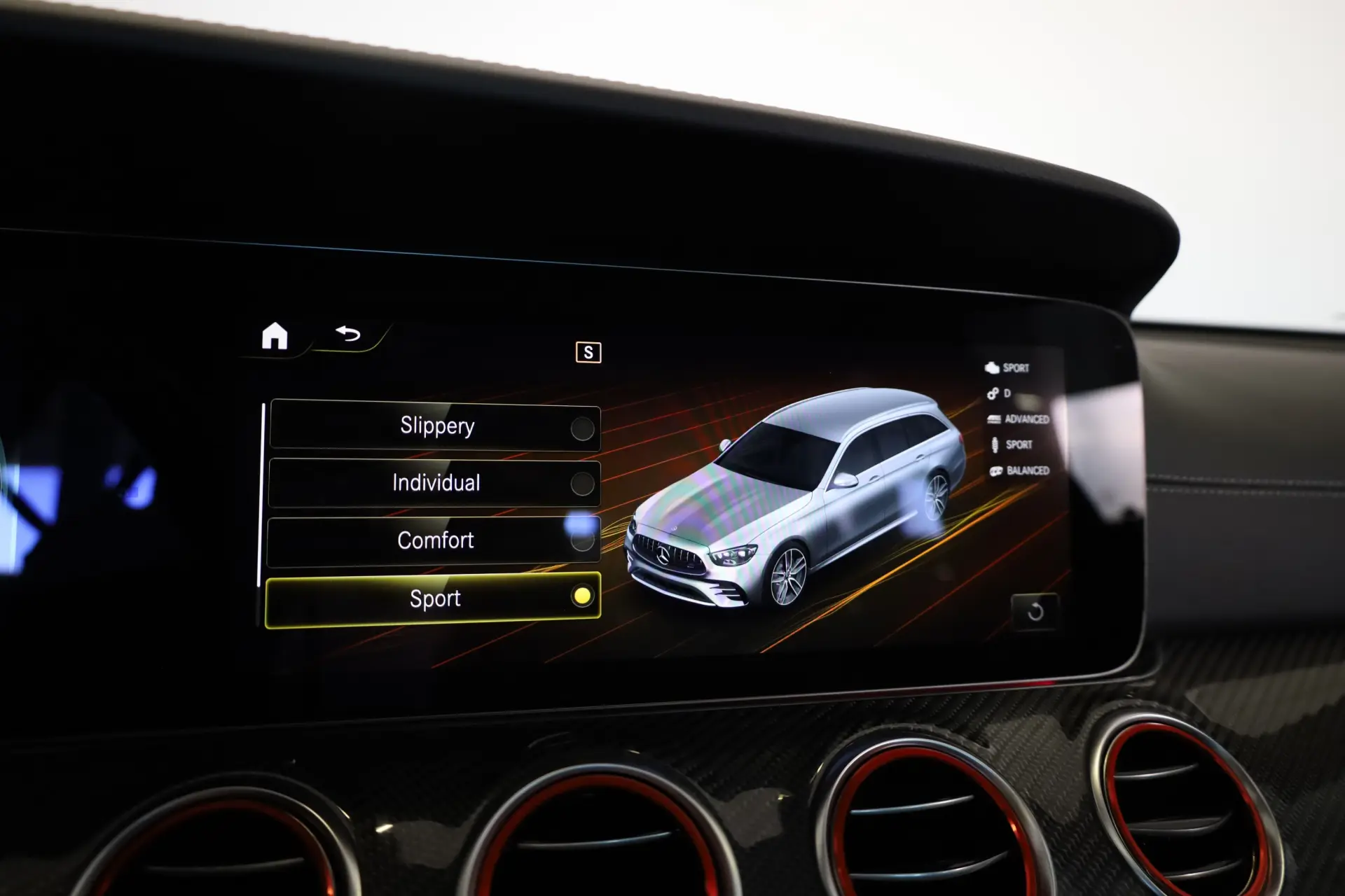 Mercedes-Benz E 53 AMG 4Matic+ 48