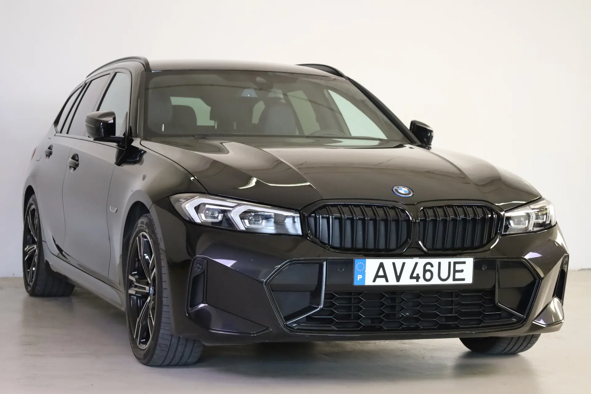 BMW 330 e Pack Desportivo M Auto 1