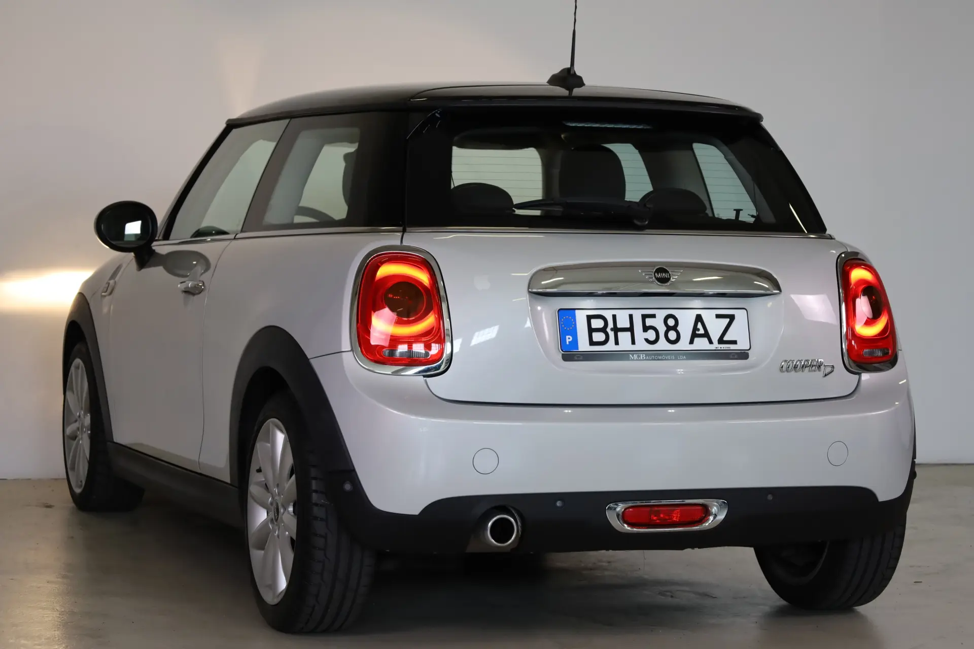 MINI 3 Portas Cooper D 11