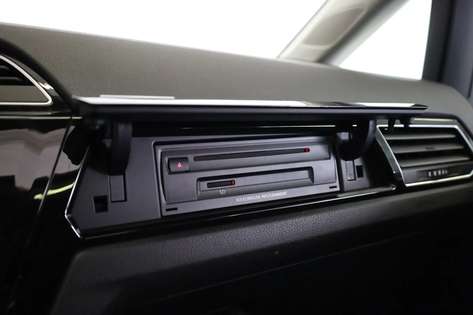 Volkswagen Touran 1.6 TDI R-Line DSG 41