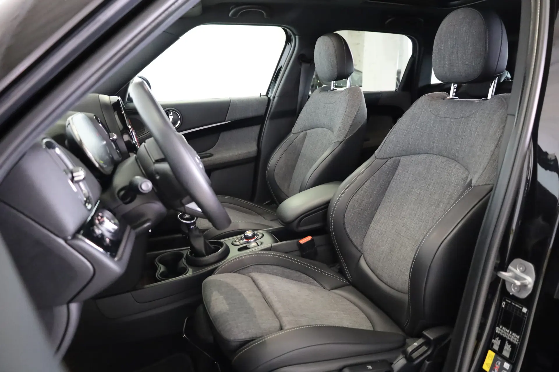 MINI Countryman Cooper SE ALL4 Auto 28