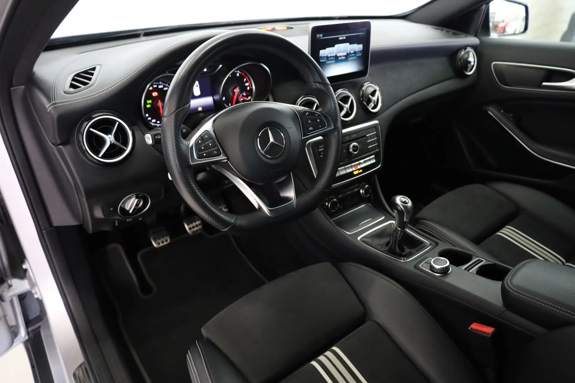 Mercedes-Benz GLA 180 Edition 1 23