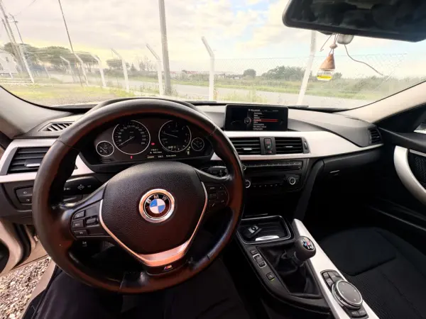 BMW 320 320d Touring 8