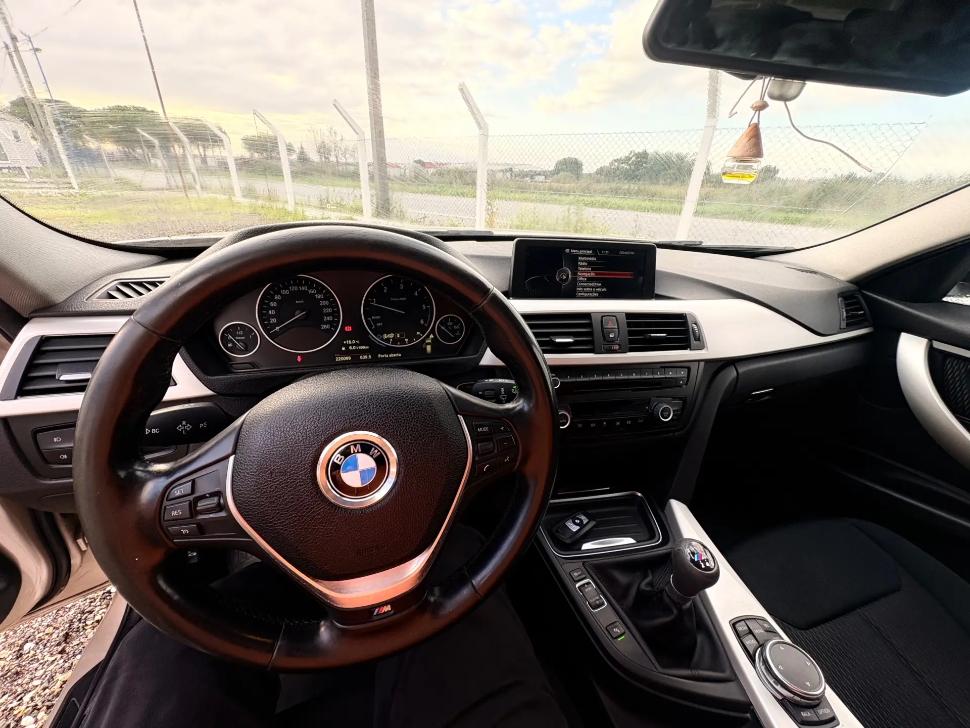 BMW 320 320d Touring 8