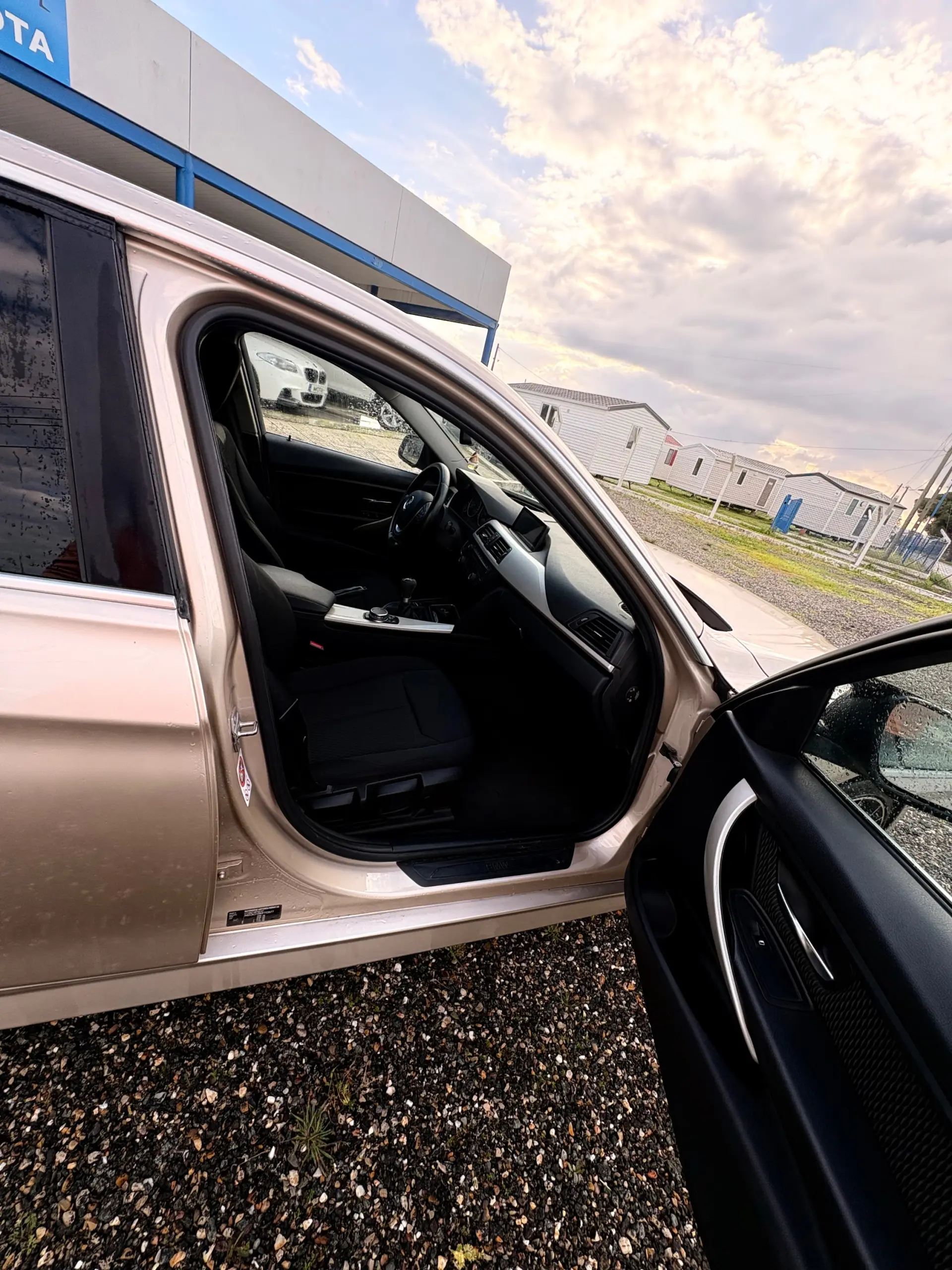 BMW 320 320d Touring 11