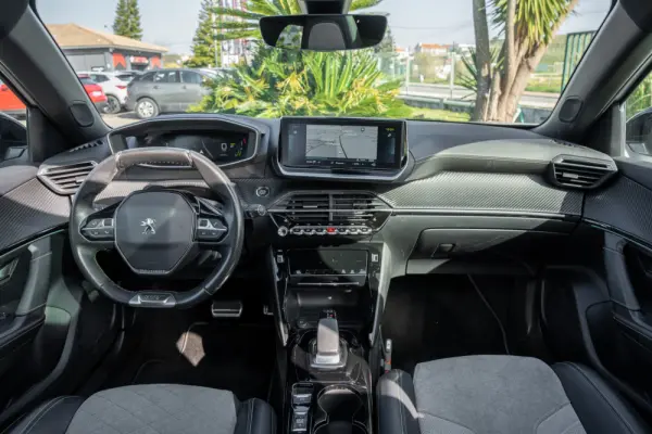 Peugeot e-2008 50 kWh GT 10