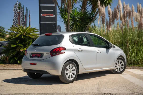 Peugeot 208 1.2 PureTech Allure 7