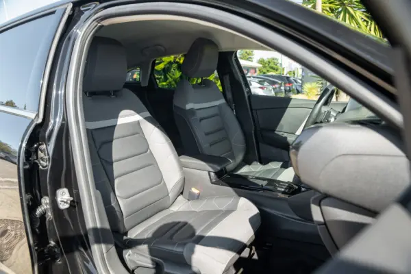 Citroen C4 PureTech 130 Stop & Start Shine 18