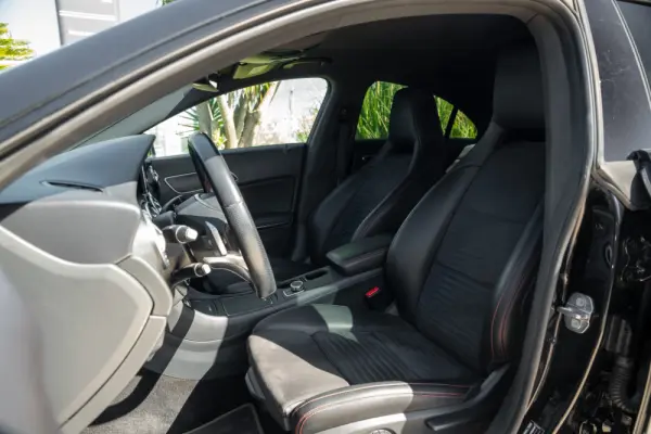 Mercedes-Benz CLA 200 d 7G-DCT AMG Line 19