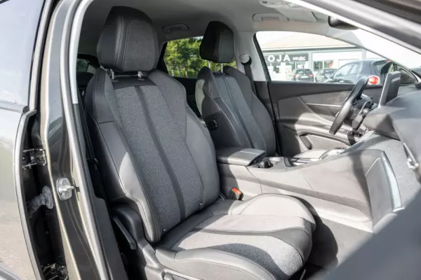 Peugeot 3008 1.5 BlueHDi Allure Pack EAT8 24