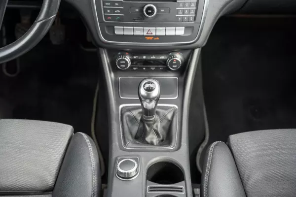 Mercedes-Benz GLA 180 d Style 13