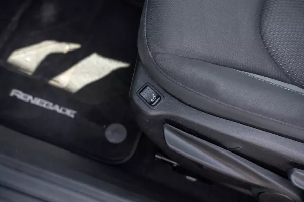 Jeep Renegade 1.5 TG e-Hybrid Longitude DCT 16