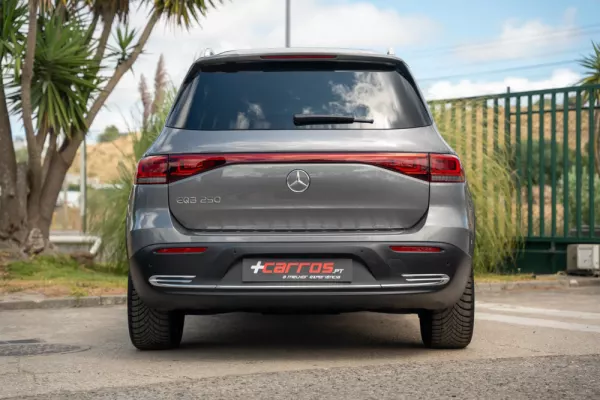 Mercedes-Benz EQB 250 Electric Art 3