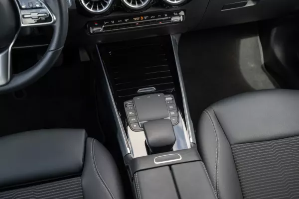 Mercedes-Benz EQB 250 Electric Art 14