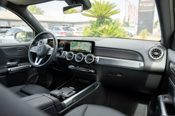 Mercedes-Benz EQB 250 Electric Art 15