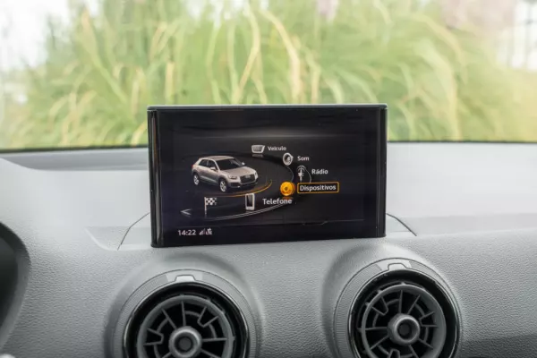 Audi Q2 30 TFSI Design S tronic 10