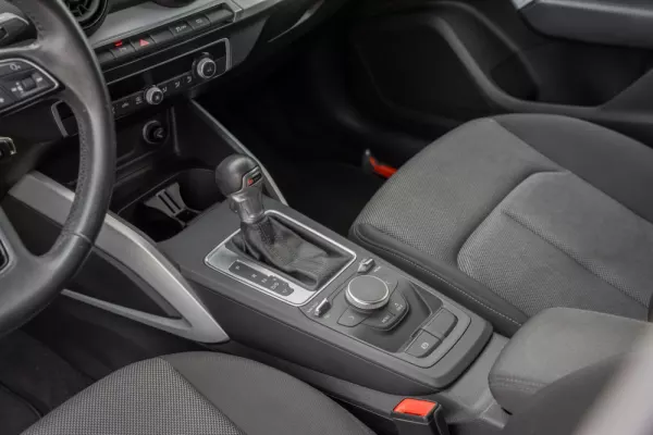 Audi Q2 30 TFSI Design S tronic 13