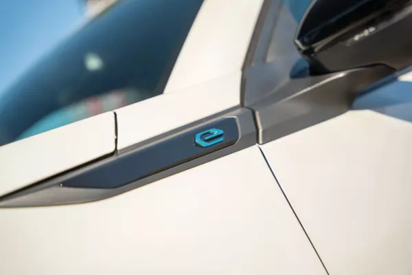 Peugeot e-2008 50 kWh Allure Pack 3