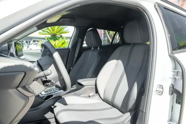 Peugeot e-2008 50 kWh Allure Pack 22