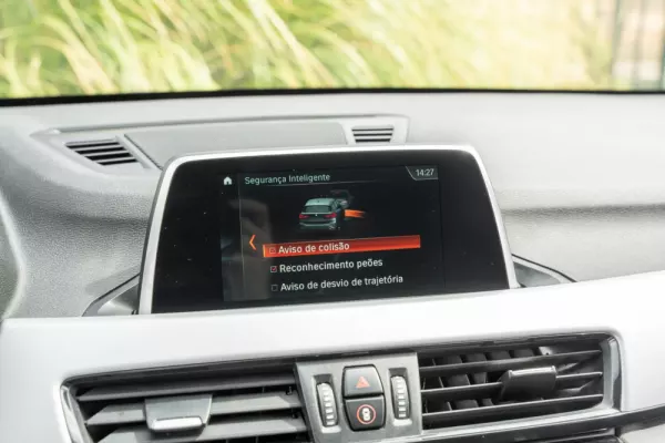 BMW X1 18 d sDrive Auto 10