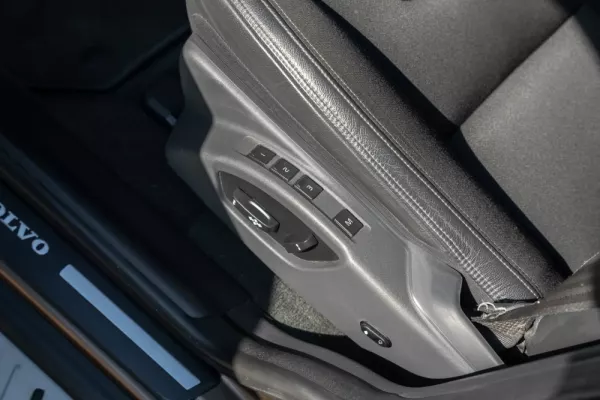 Volvo XC 60 2.0 D3 Summum Geartronic 18
