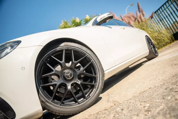 Mercedes-Benz E 220 d AMG 3