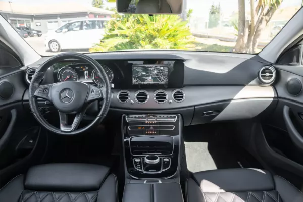 Mercedes-Benz E 220 d AMG 10