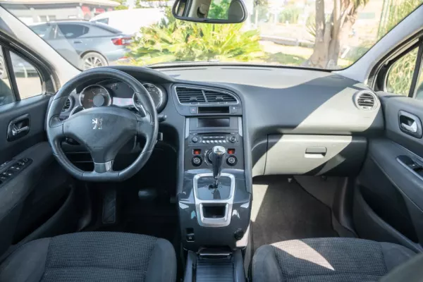 Peugeot 5008 1.6 E-HDi 7L SE Style 2-Tronic 5