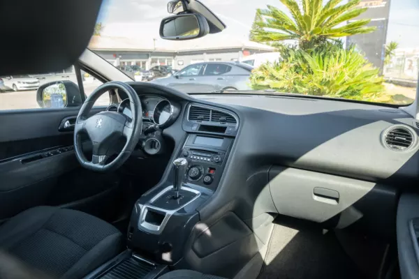 Peugeot 5008 1.6 E-HDi 7L SE Style 2-Tronic 12