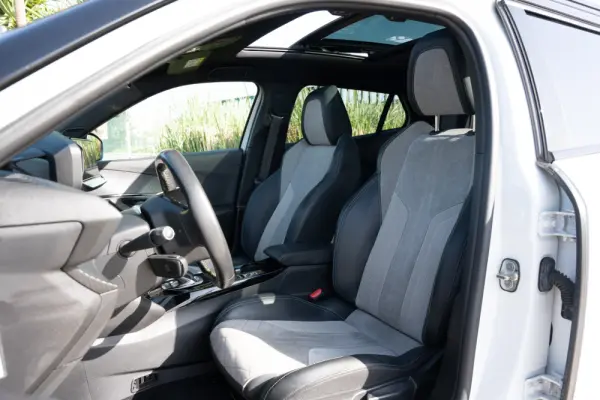 Peugeot e-2008 50 kWh GT 21