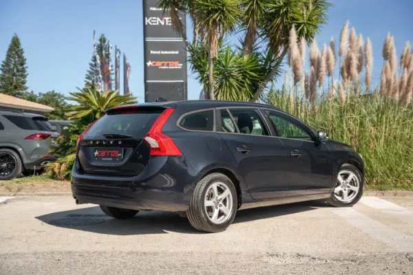 Volvo V60 2.0 D2 Momentum 7